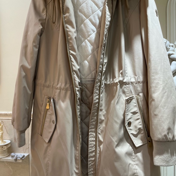 Never worn. Calvin Klein pearl winter coat. Size M. - Picture 6 of 10